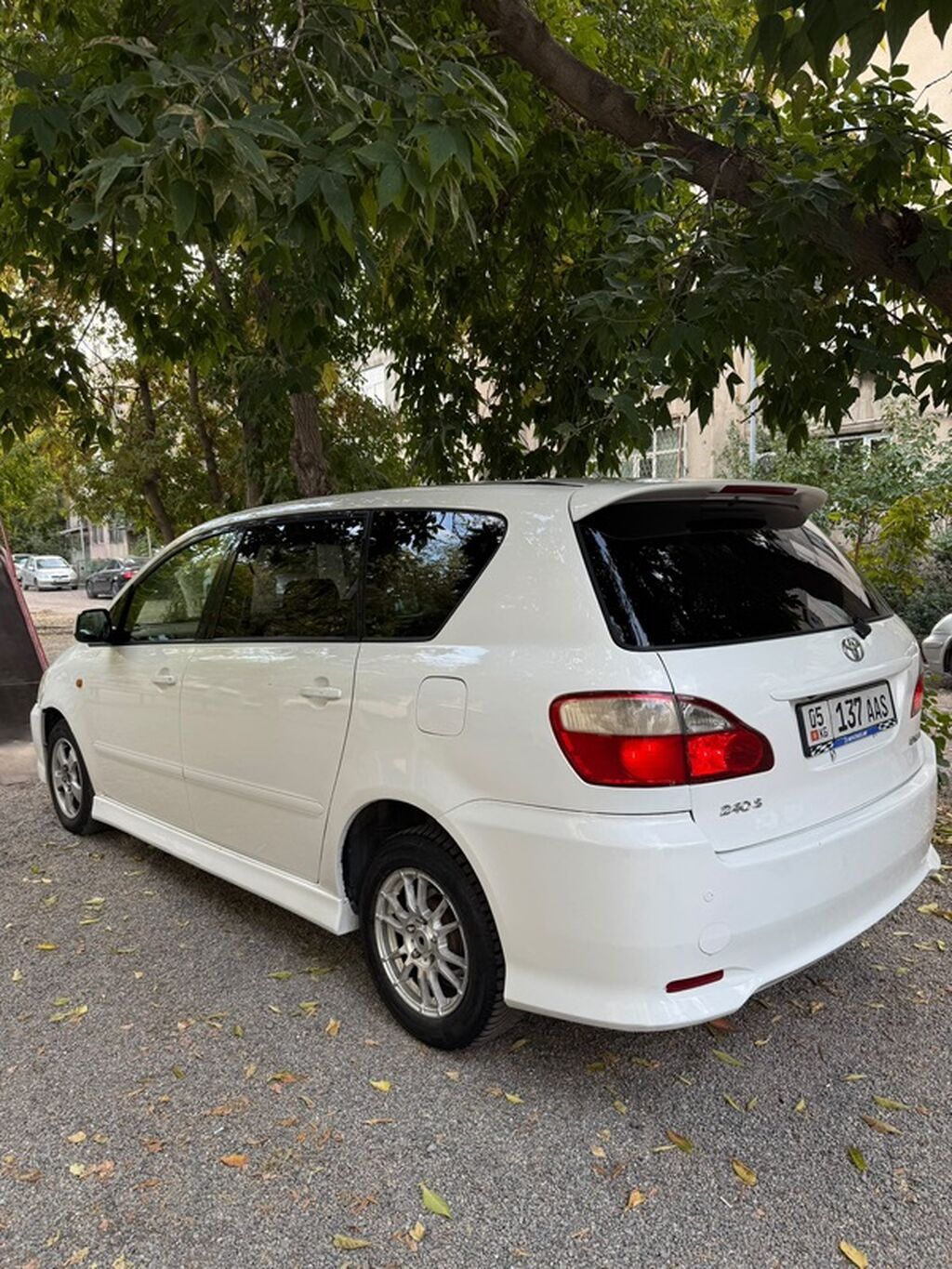 Toyota Ipsum: 2003 г., 2.4 л, Автомат, Бензин, Минивэн: фото 3