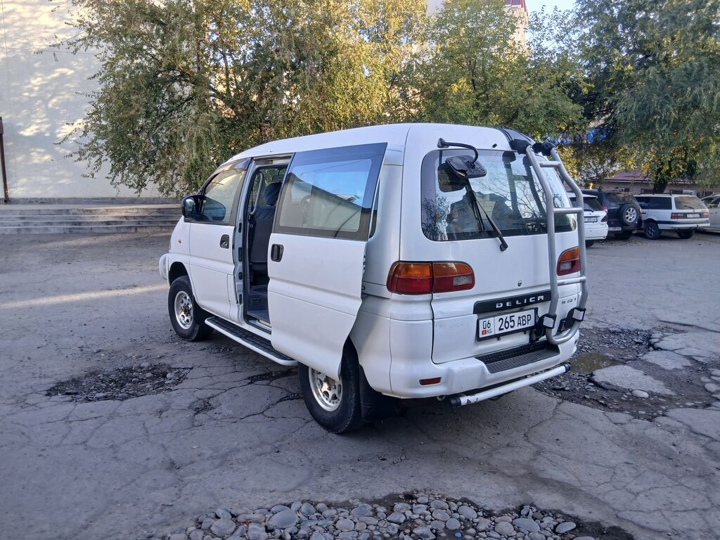 Mitsubishi Space Gear: 1996 г., 2.8 л, Автомат, Дизель, Минивэн: фото 4