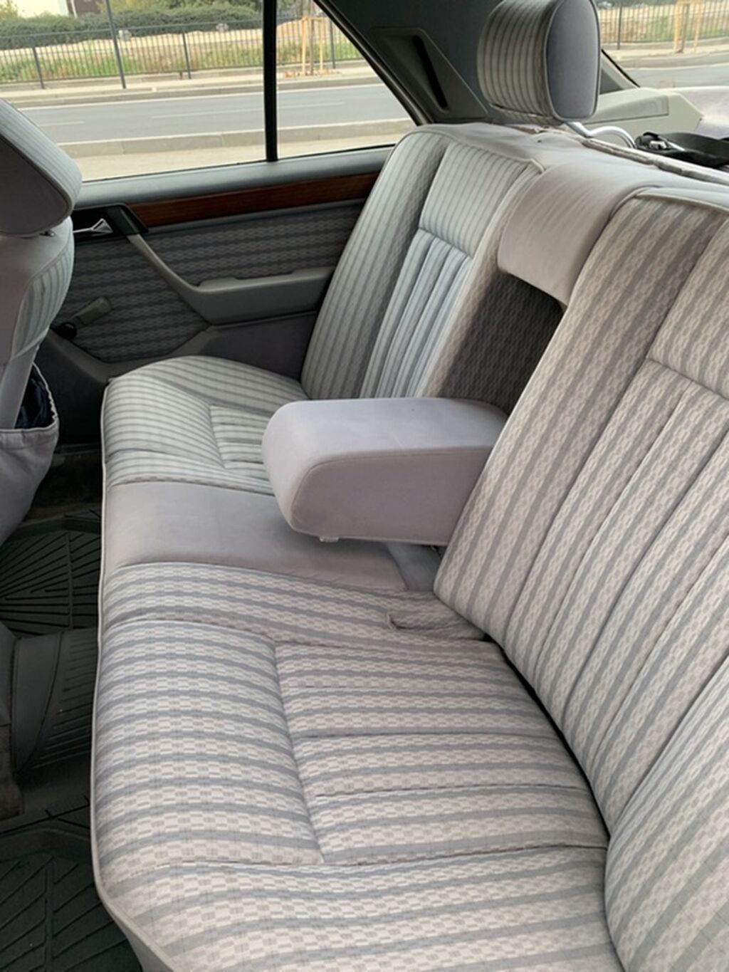 Mercedes-Benz E-Class: 1991 г., 2.3 л, Механика, Бензин, Седан: фото 7