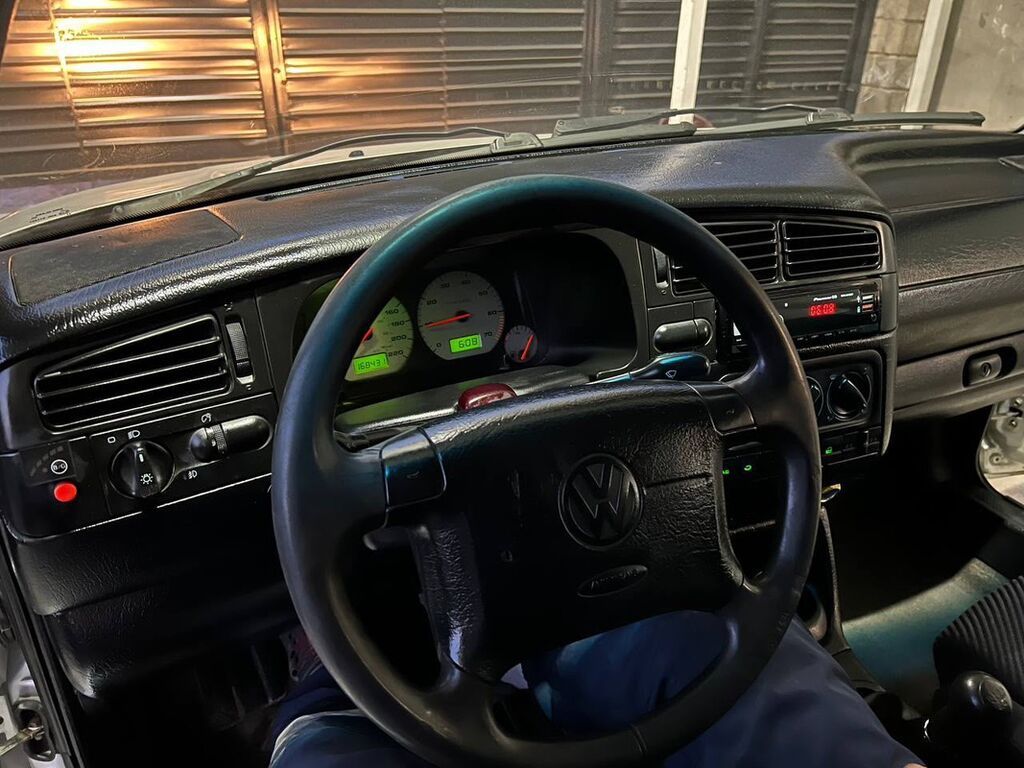 Volkswagen Golf: 1998 г., 1.8 л, Механика, Бензин, Хэтчбэк: фото 7
