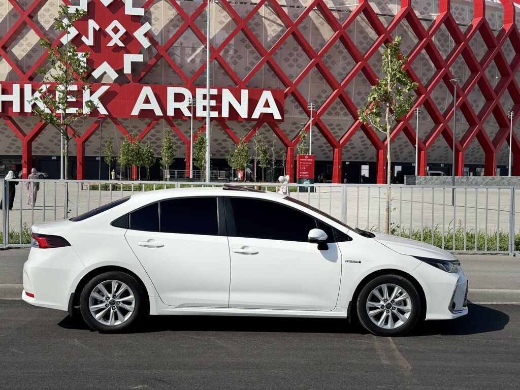 Toyota Corolla: 2023 г., 1.8 л, Автомат, Гибрид, Седан: фото 3