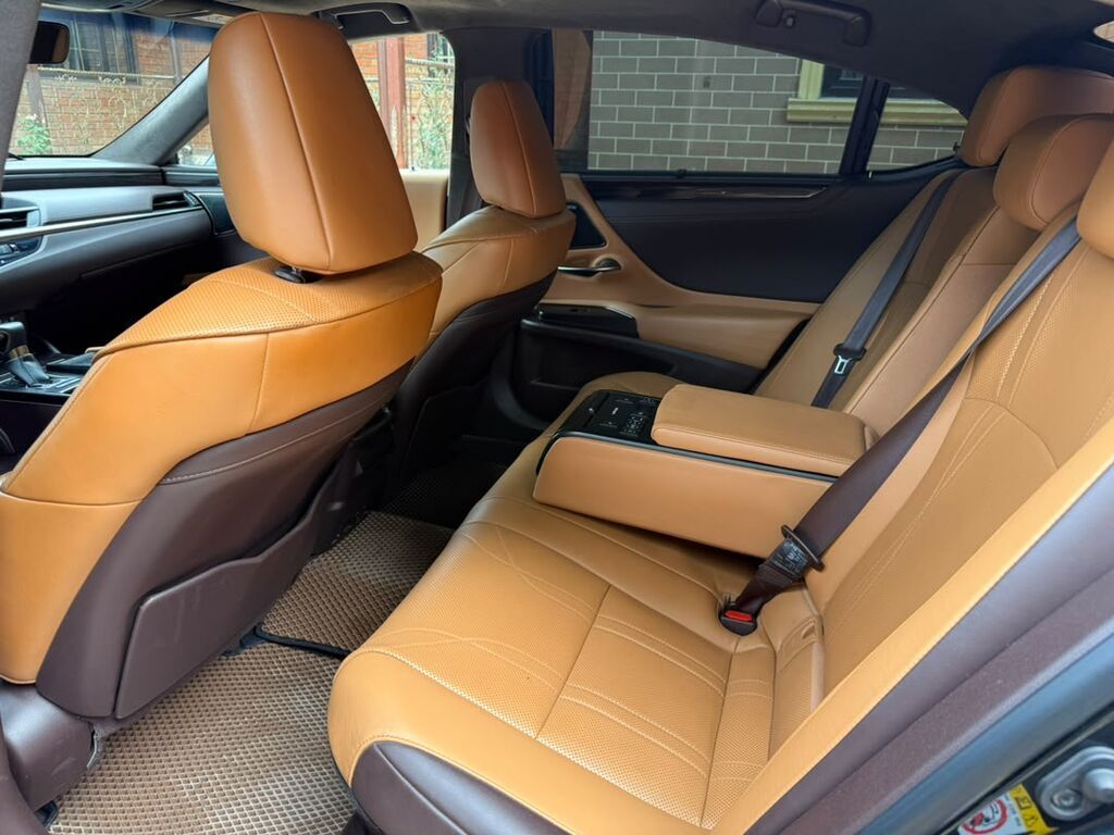 Lexus ES: 2018 г., 2.5 л, Автомат, Гибрид, Седан: фото 3