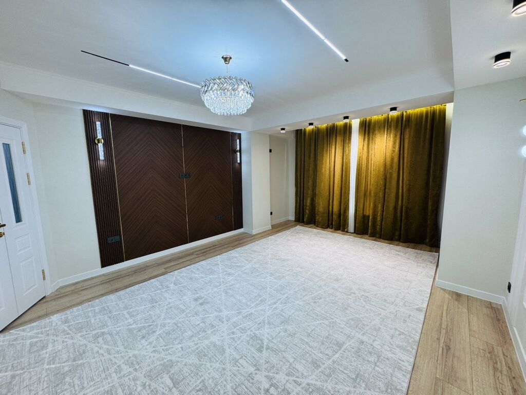 Продаётся 3‑комнатная квартира с дизайнерским ремонтом. Район: фото 3
