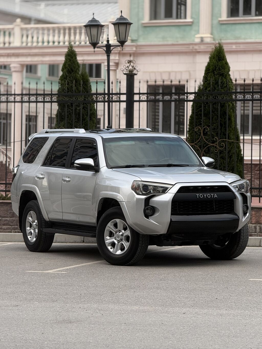 Toyota 4Runner: 2017 г., 4 л, Автомат, Бензин, Внедорожник — фото 5