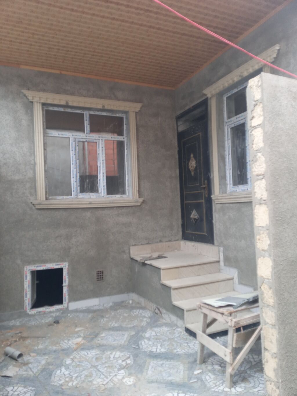 Kənd Xırdalanda məcidin və 4 nömrəli məktəbin yanında 9 ədəd kupcalı