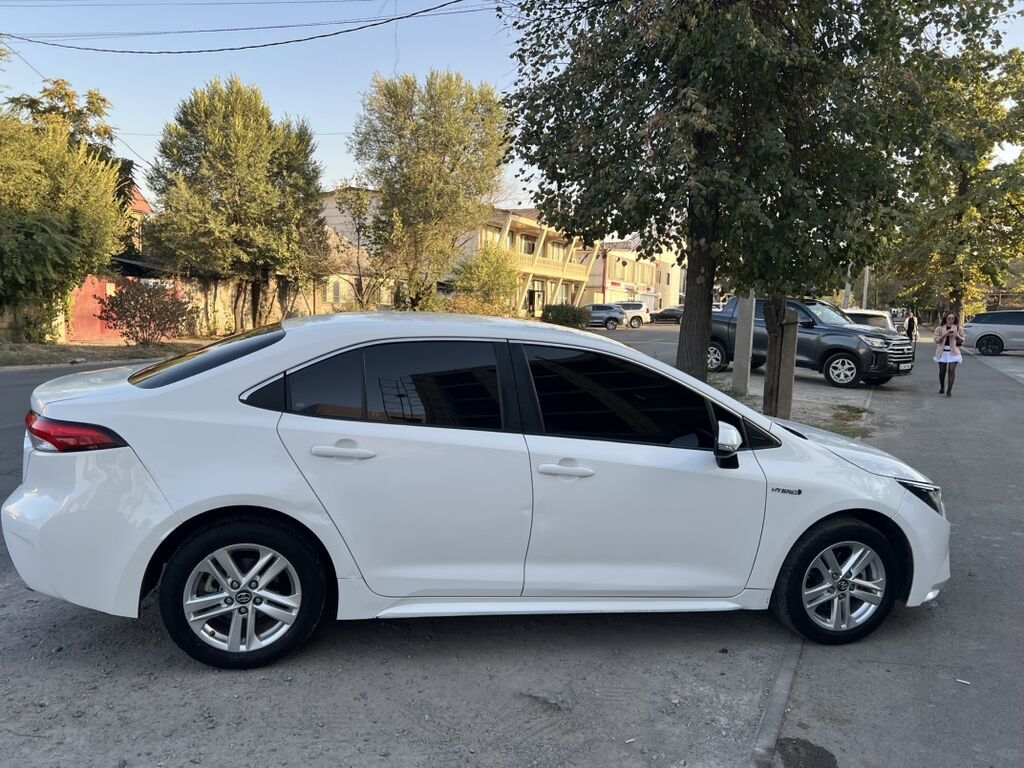 Toyota Corolla: 2024 г., 1.8 л, Автомат, Гибрид, Седан: фото 4