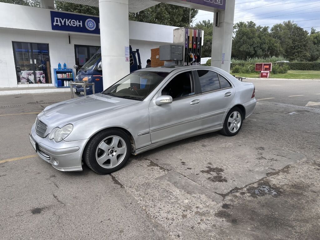 Mercedes-Benz C-Class: 2001 г., 3.2 л, Автомат, Бензин, Седан: фото 2
