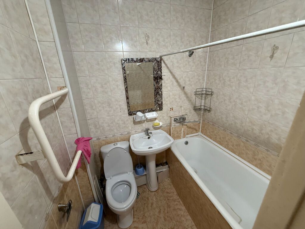2 комнаты, 44 м², 8 мкр 4 этаж, Старый ремонт: фото 5