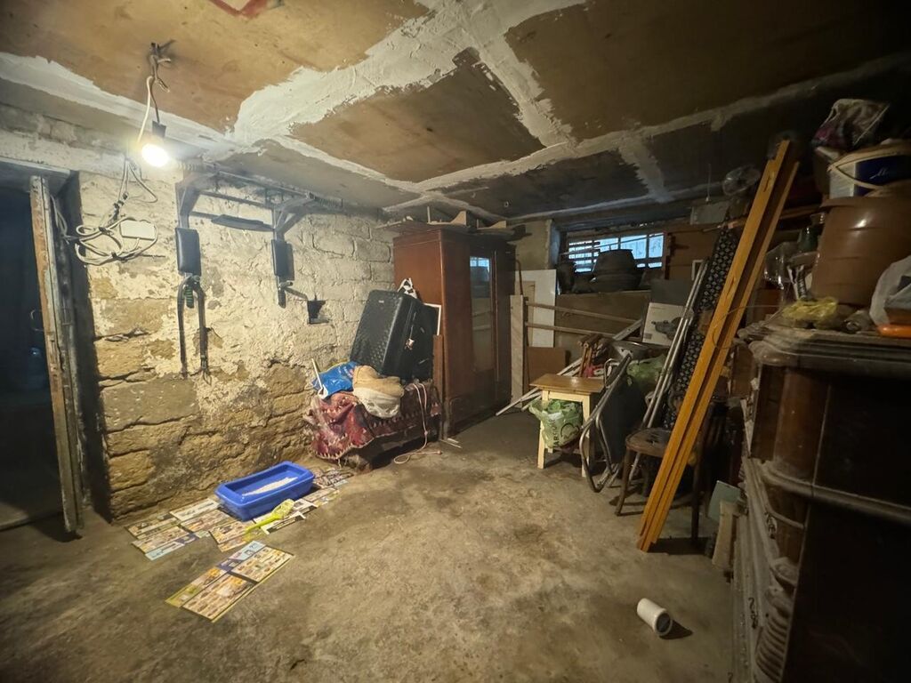 6 otaqlı, 216 kv. m, Orta təmir
