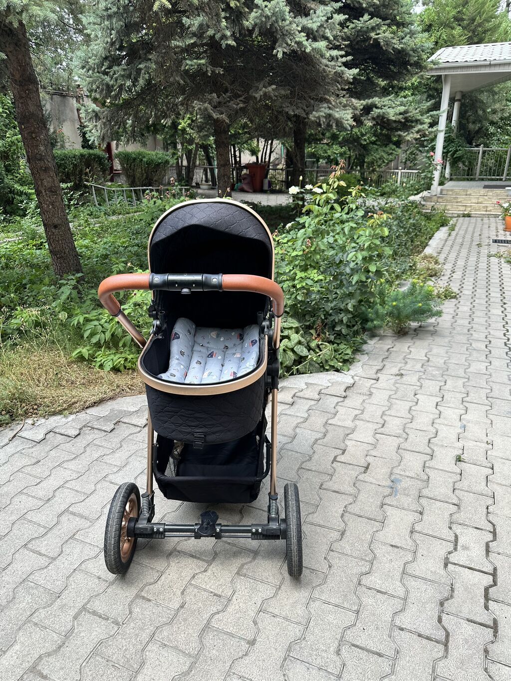 Продаю коляску в отличном состоянии зима лето амартизация и колеса: фото 2