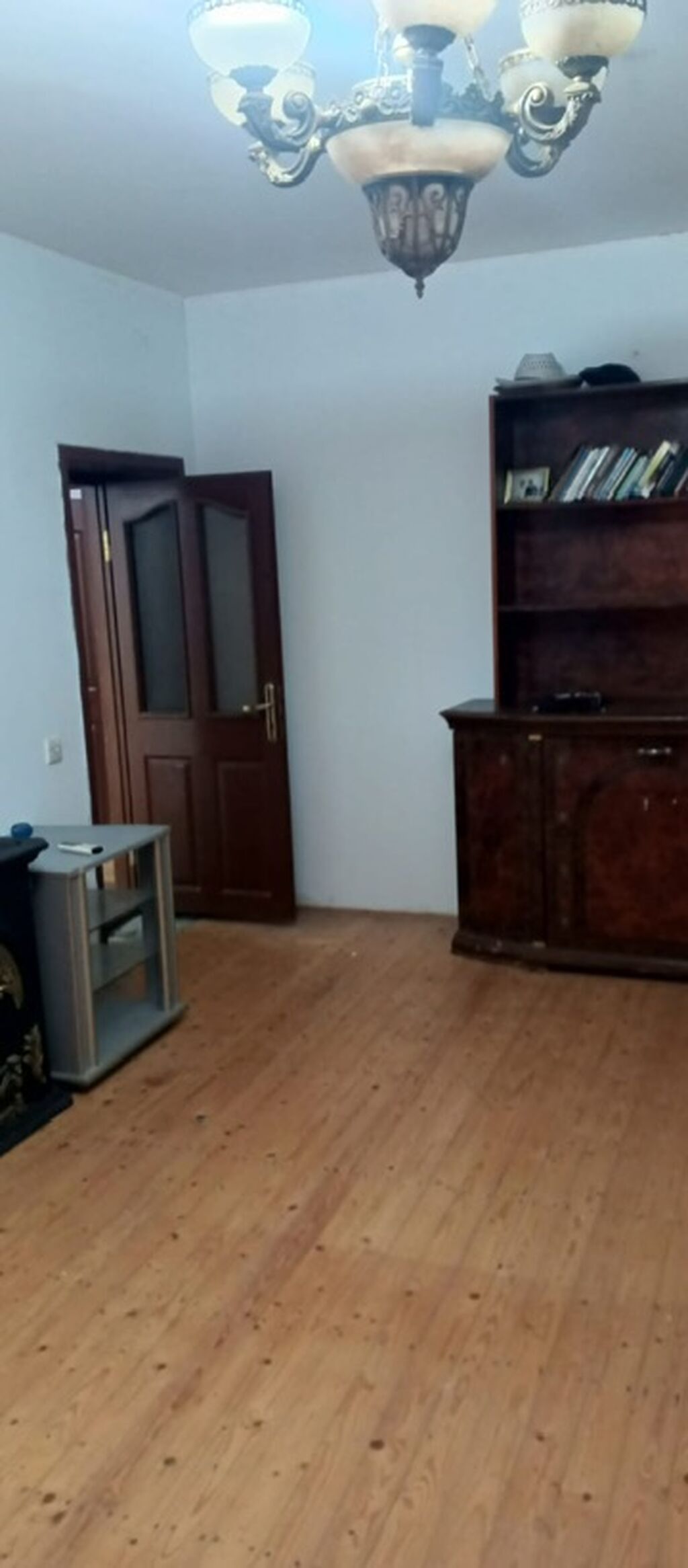 Kürdəxanı qəs. 5 otaqlı, 200 kv. m, Orta təmir