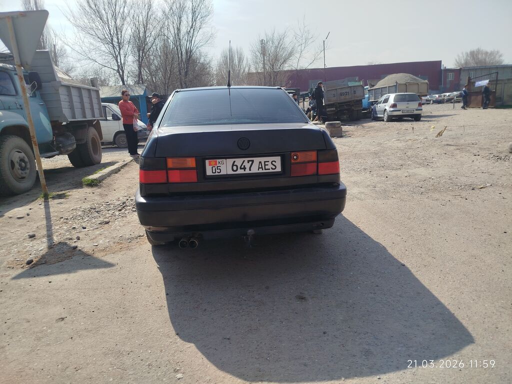 Volkswagen Vento: 1992 г., 2 л, Механика, Бензин, Седан: фото 7