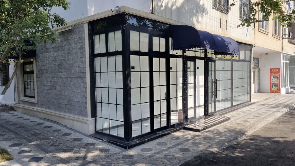 Ümumi 105 kvdır 1ci mərtəbə 75 kv zirzəmi isə 30 kvdır,qarışısında