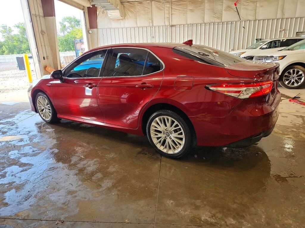 Toyota Camry: 2020 г., 2.5 л, Автомат, Гибрид, Седан: фото 2