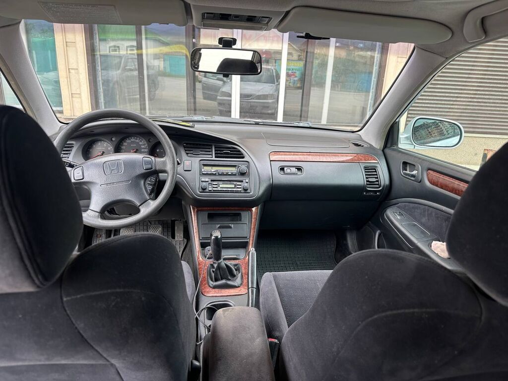 Honda Accord: 2000 г., 1.8 л, Механика, Бензин, Седан: фото 3