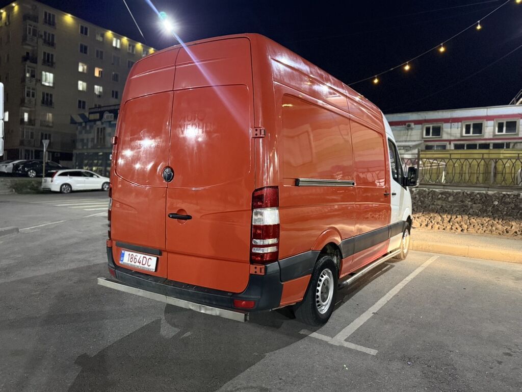 Mercedes-Benz Sprinter (поколение W906), цельнометаллический фургон: фото 2