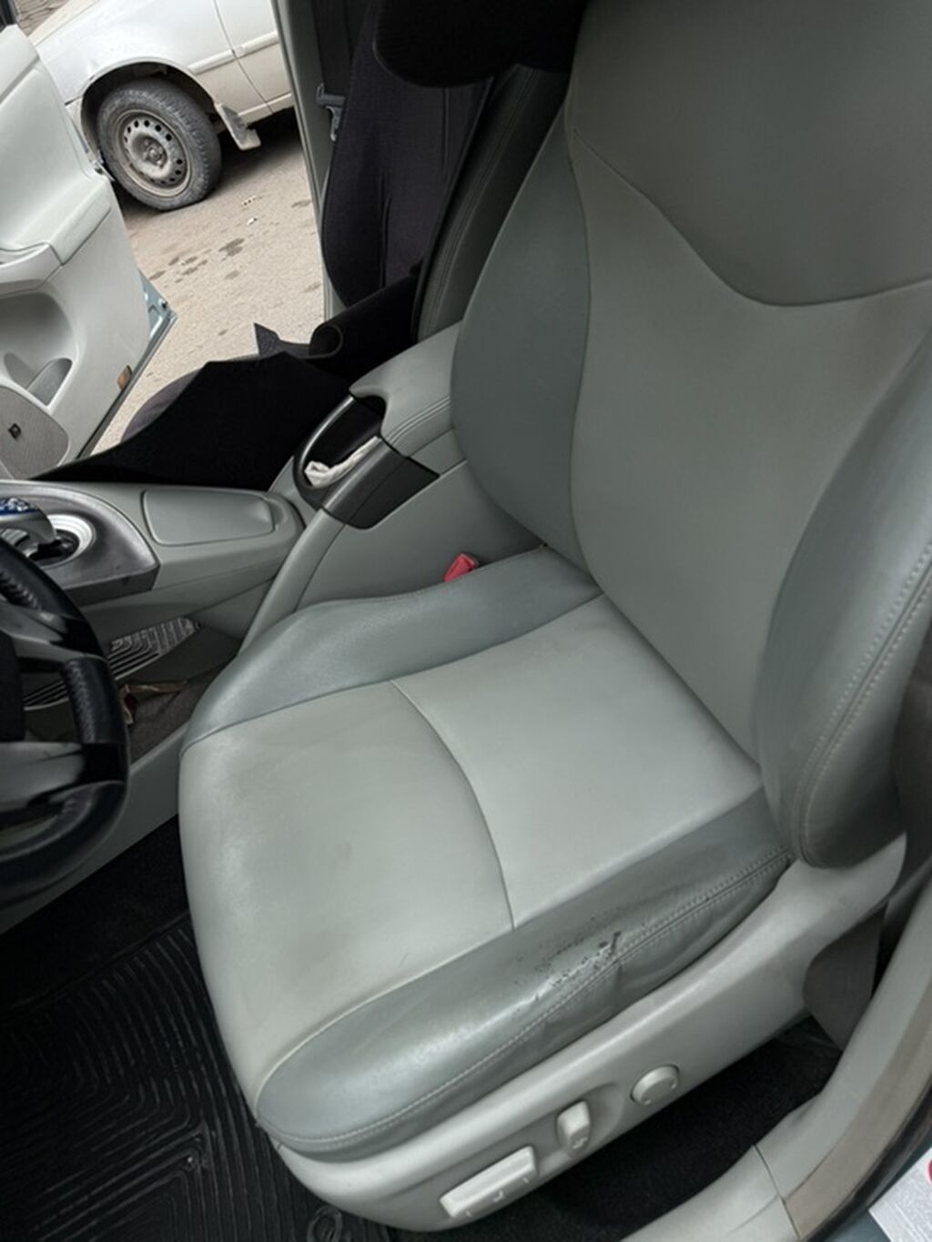 Toyota Prius: 2012 г., 1.8 л, Вариатор, Гибрид, Лифтбек: фото 7