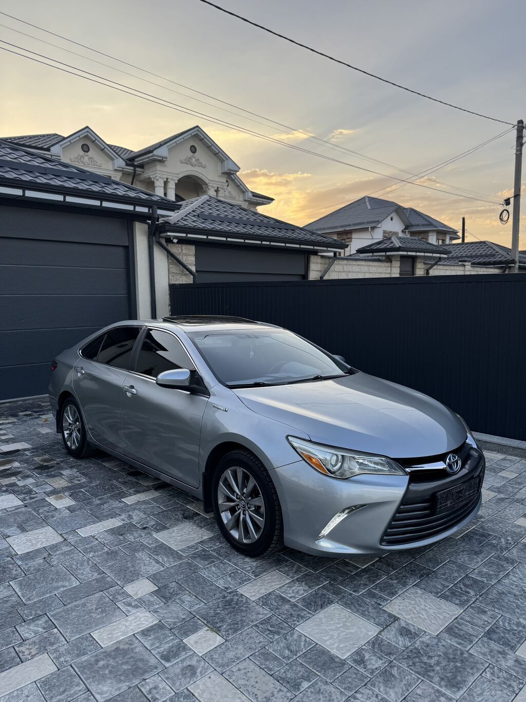Toyota Camry: 2017 г., 2.5 л, Автомат, Гибрид, Седан: фото 3