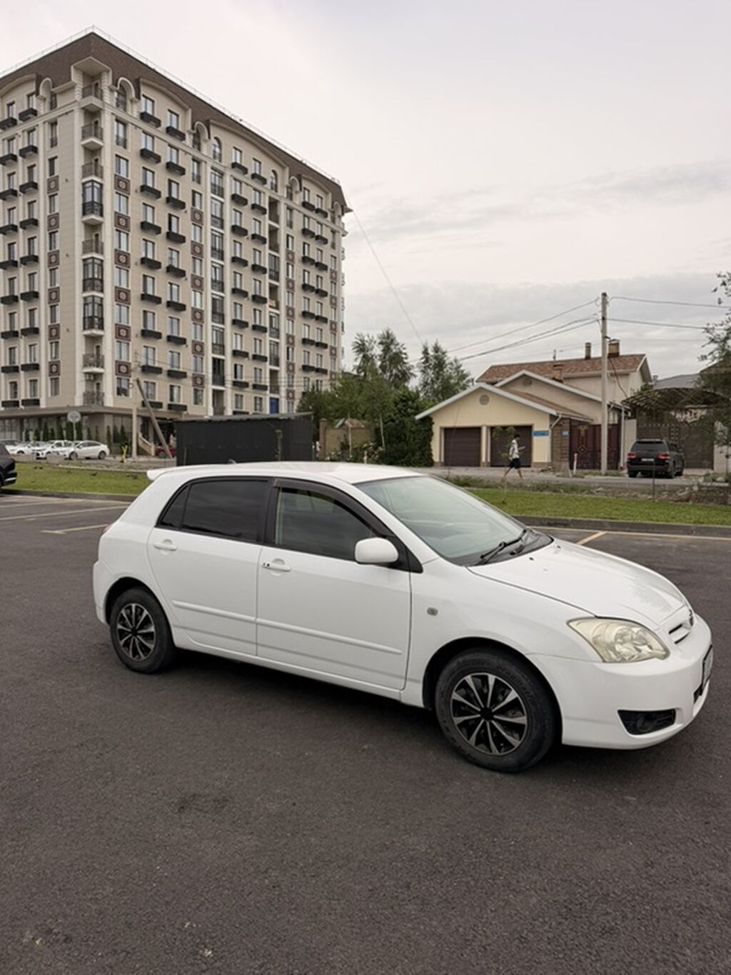Toyota Corolla: 2004 г., 1.5 л, Автомат, Бензин, Хэтчбэк: фото 4