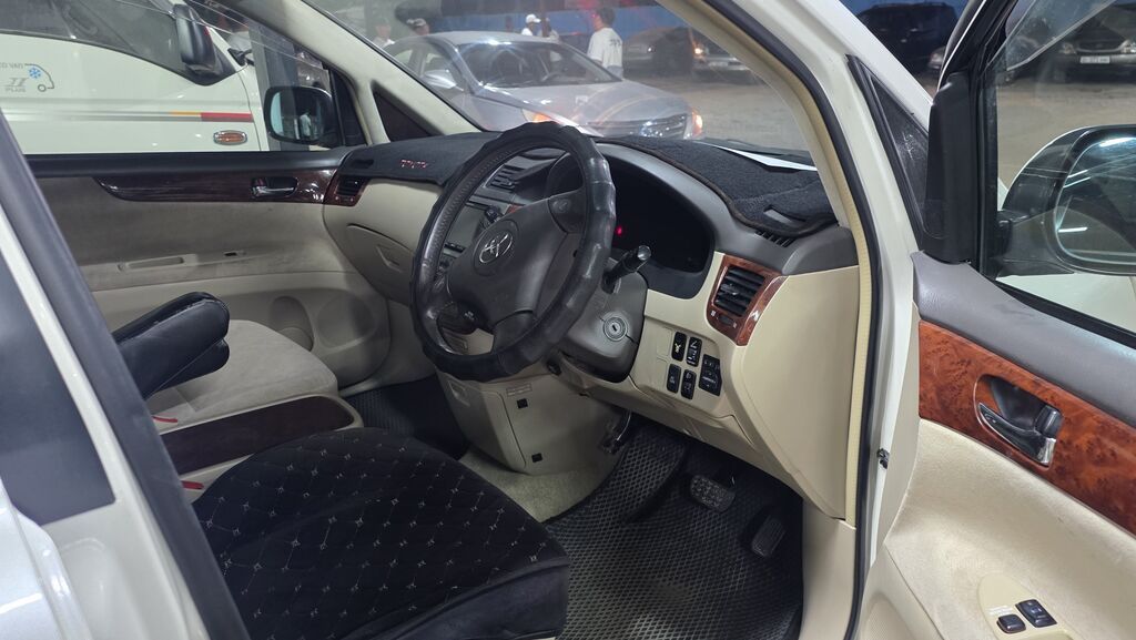 Toyota Ipsum: 2001 г., Автомат, Газ, Минивэн: фото 3