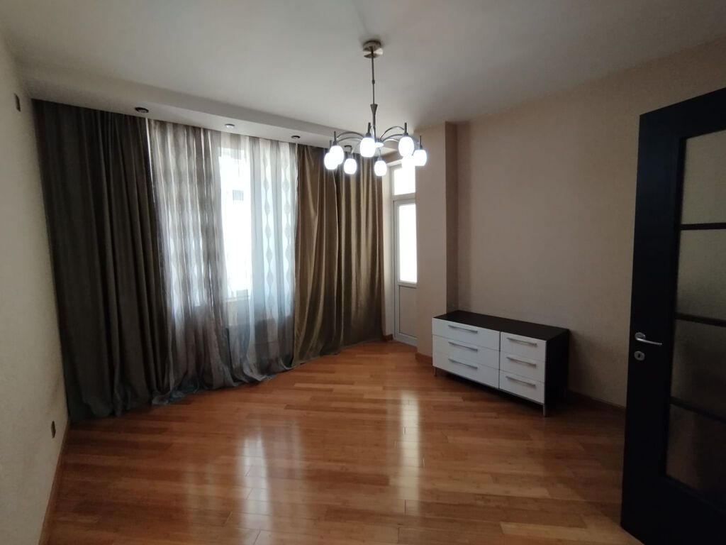 4 otaqlı, Yeni tikili, 167 kv. m