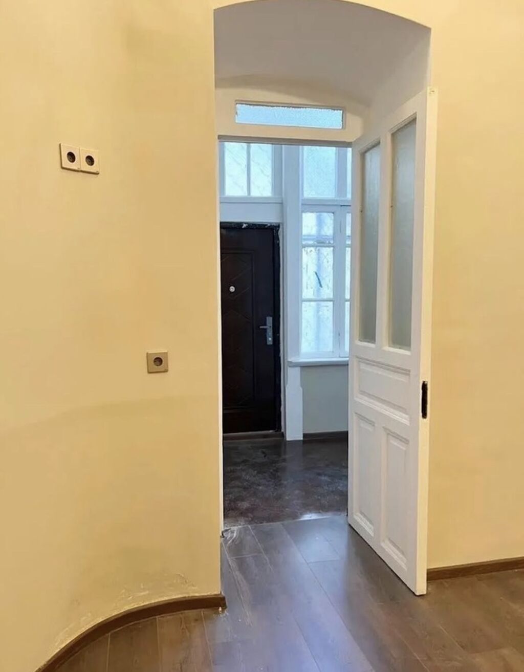 28 maya 5 degigelik mesafede obyekt icareye verilir. Sahesi 30-35 kv