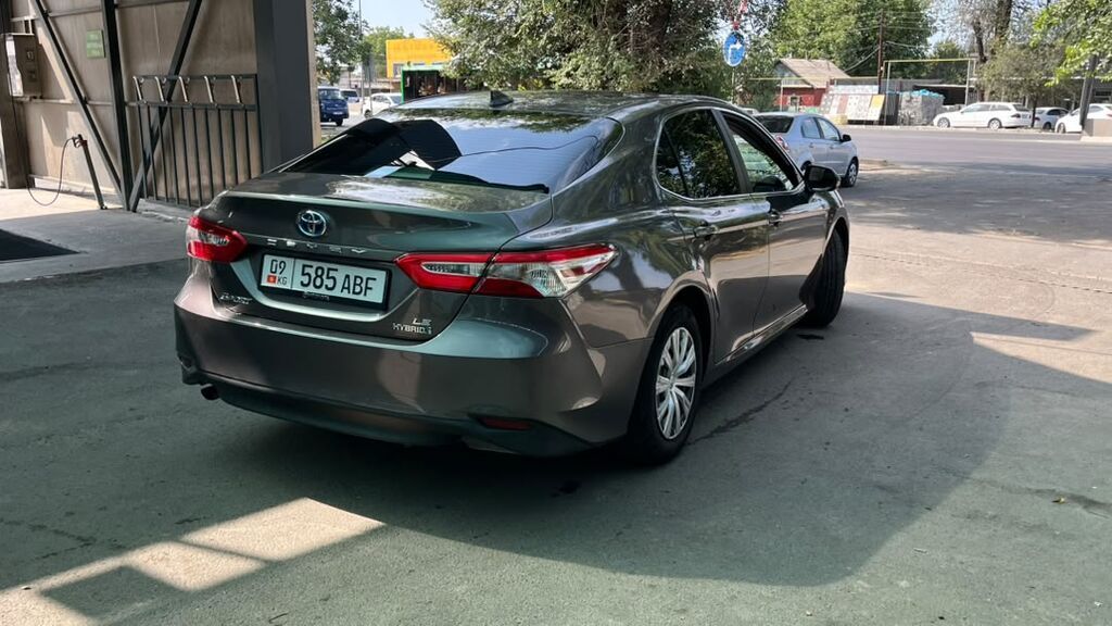 Toyota Camry: 2020 г., 2.5 л, Автомат, Гибрид, Седан: фото 1