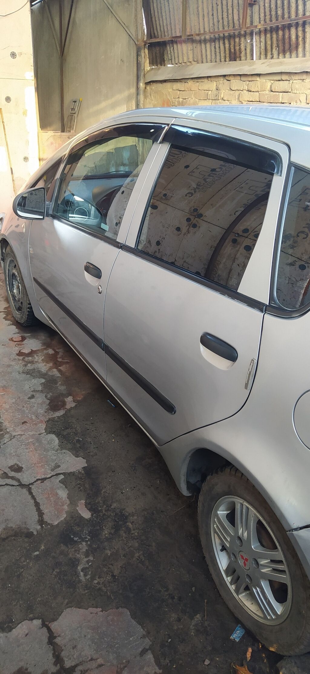 Mitsubishi Colt: 2007 г., 1.1 л, Механика, Бензин, Седан: фото 2