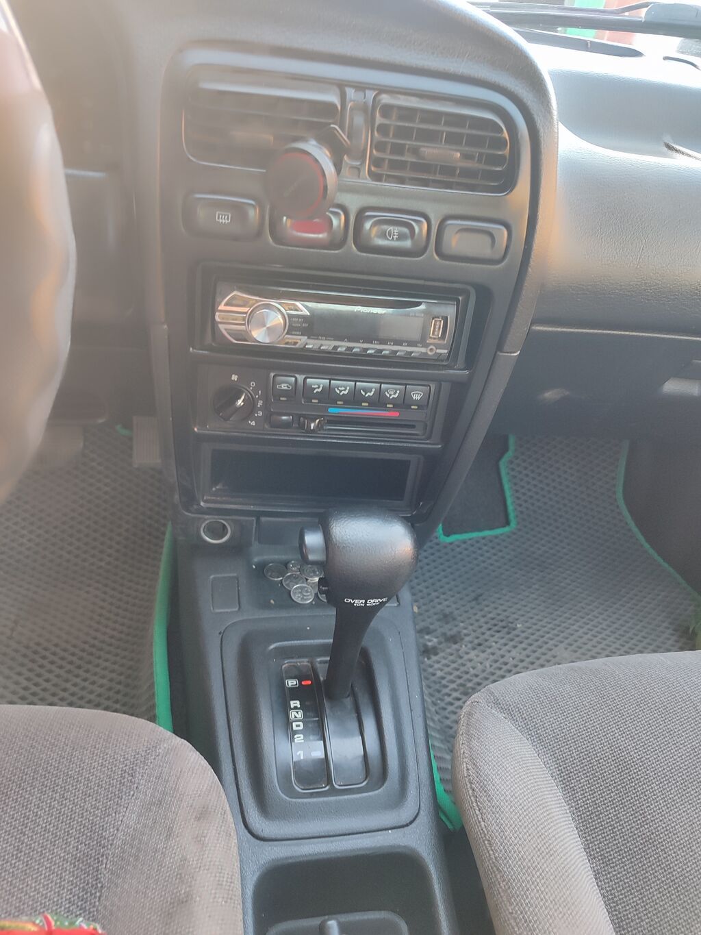 Nissan Primera: 1996 г., 2 л, Автомат, Бензин, Хэтчбэк: фото 4
