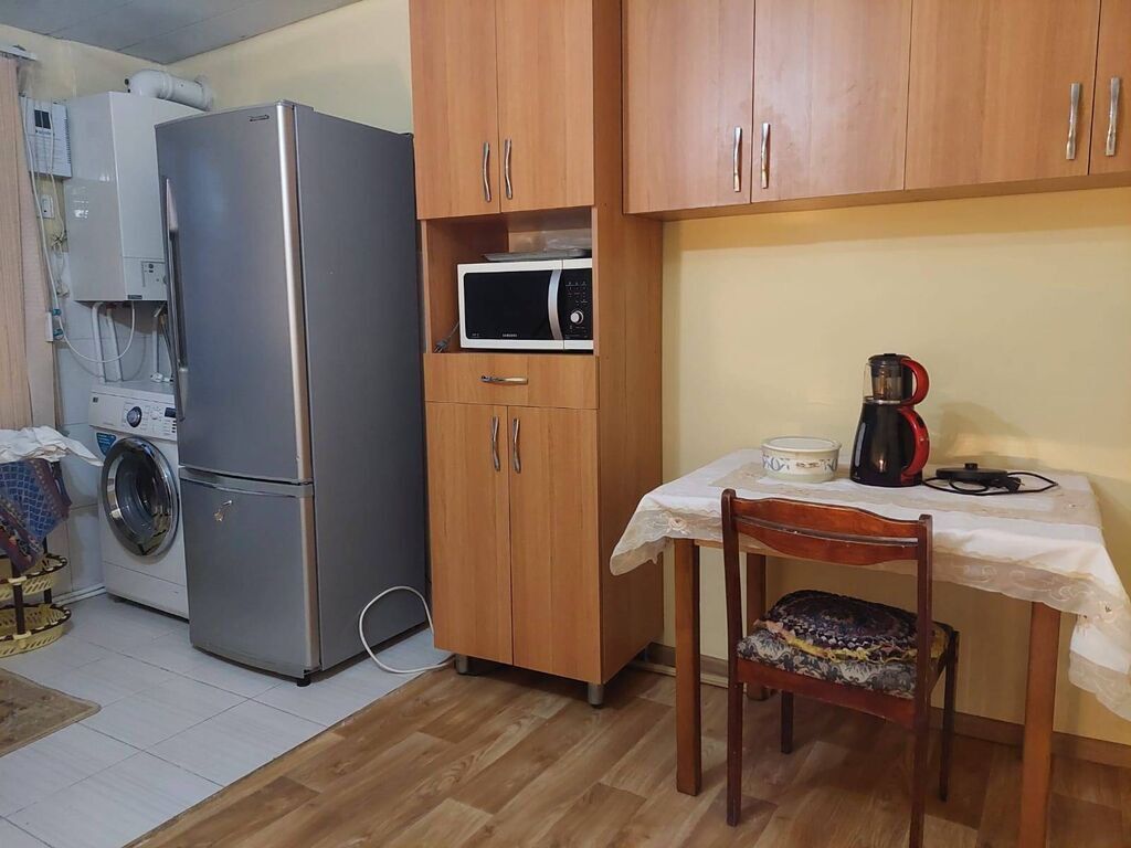 80 kv. m, 3 otaqlı, Kanalizasiya, Kombi, Qaz