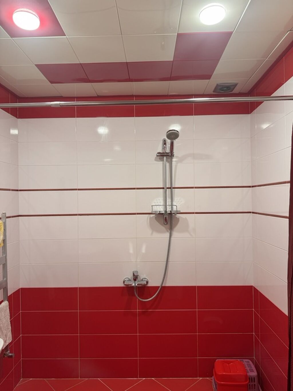 Yeni Yasamal 308 saylı məktəbin yanında qanuni 2 otaq əşyalı mənzil