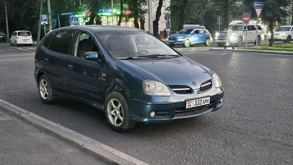 Nissan Almera Tino: 2001 г., 1.8 л, Механика, Бензин, Минивэн: фото 1