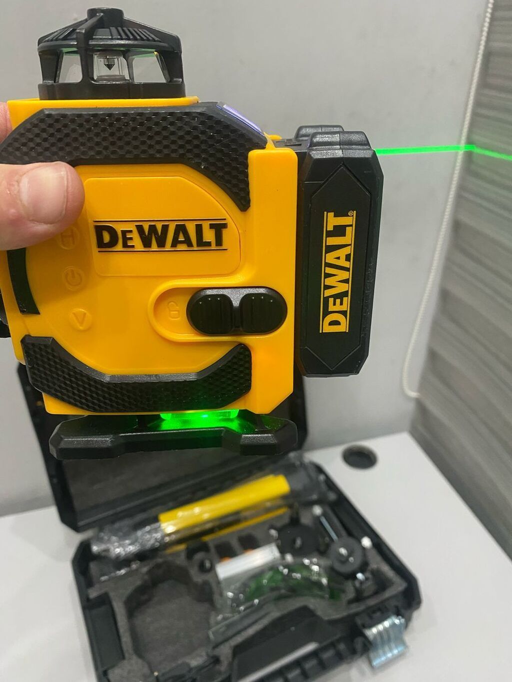 Лазерный уровень DeWalt с зеленым лучом, обеспечивающим хорошую — фото 5