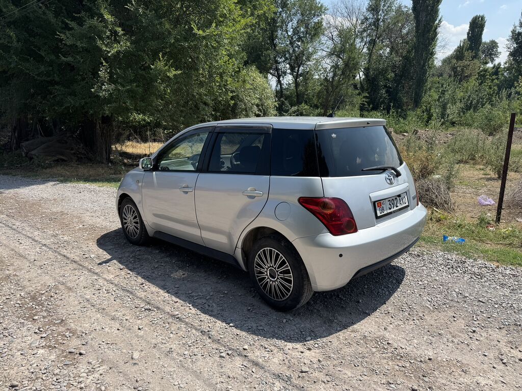Toyota Ist: 2003 г., 1.3 л, Автомат, Бензин, Хэтчбэк: фото 3