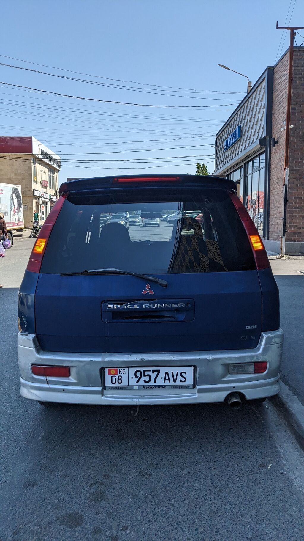 Mitsubishi Space Runner: 1999 г., 2.4 л, Механика, Бензин, Минивэн: фото 4