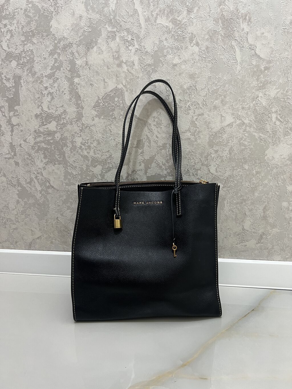 Çiyin çantası, Marc Jacobs, İşlənmiş