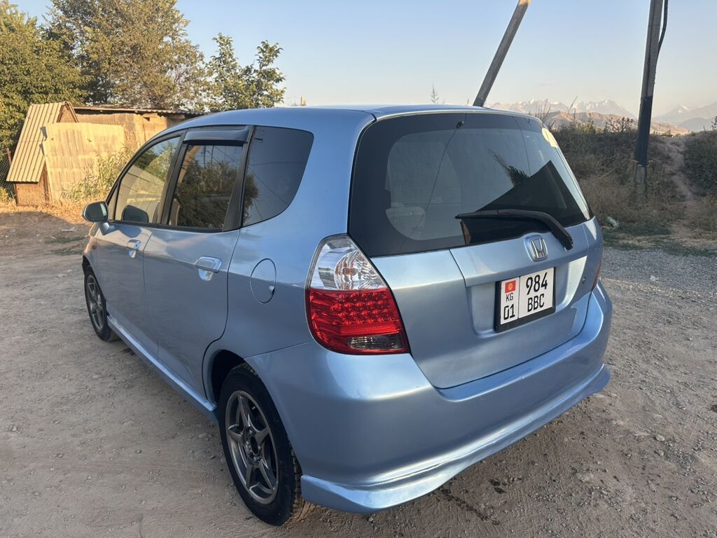Honda Fit: 2003 г., 1.3 л, Вариатор, Бензин, Хэтчбэк: фото 3