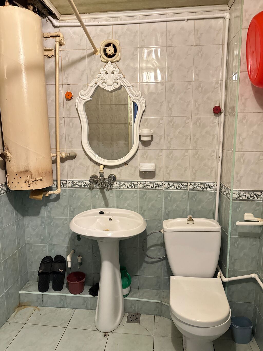Gəncə şəhərində,Dəmiryolu vağzalında Tam mebel və məişət avadanlıqları