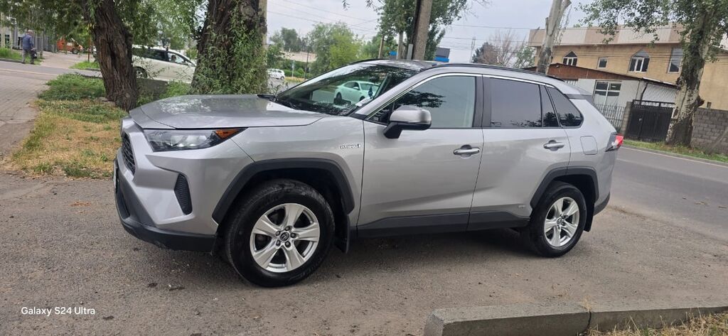 Toyota RAV4: 2019 г., 2.5 л, Автомат, Бензин, Кроссовер: фото 3