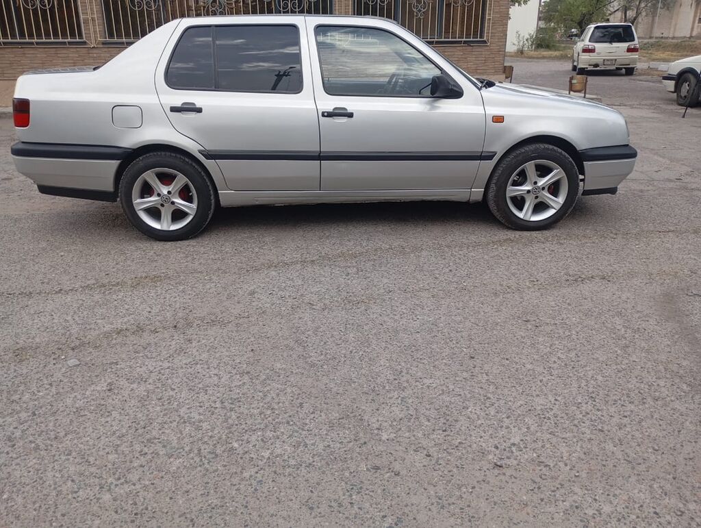 Volkswagen Vento: 1993 г., Механика, Газ, Седан: фото 2