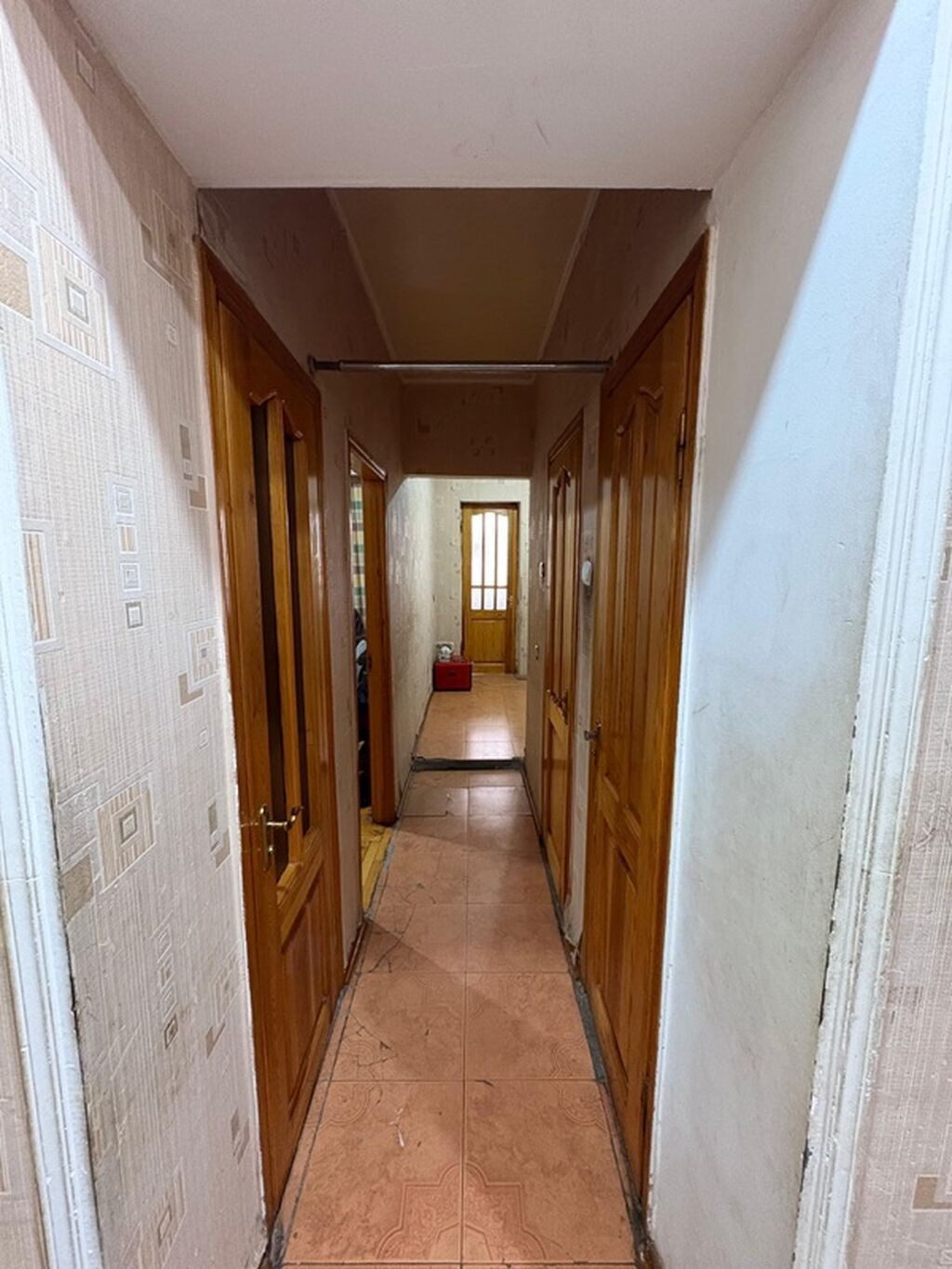 Bakı, 8-ci kilometr, 3 otaqlı, Köhnə tikili, m. Xalqlar Dostluğu, 80 kv. m