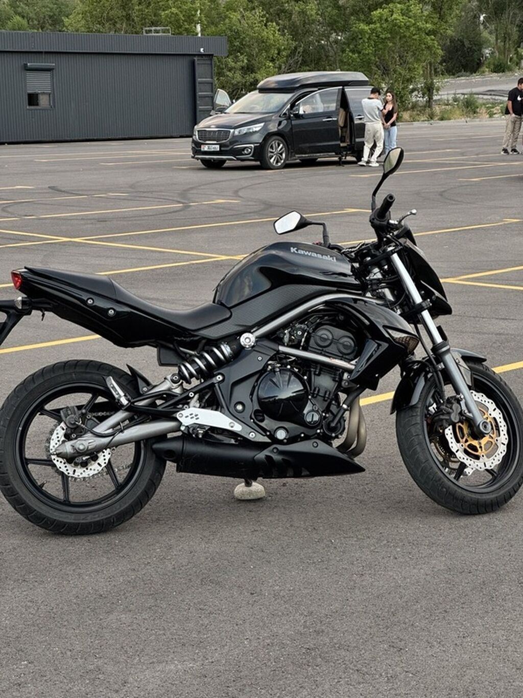 Kawasaki ER-6n, городской нейкед в классическом черном цвете: фото 4