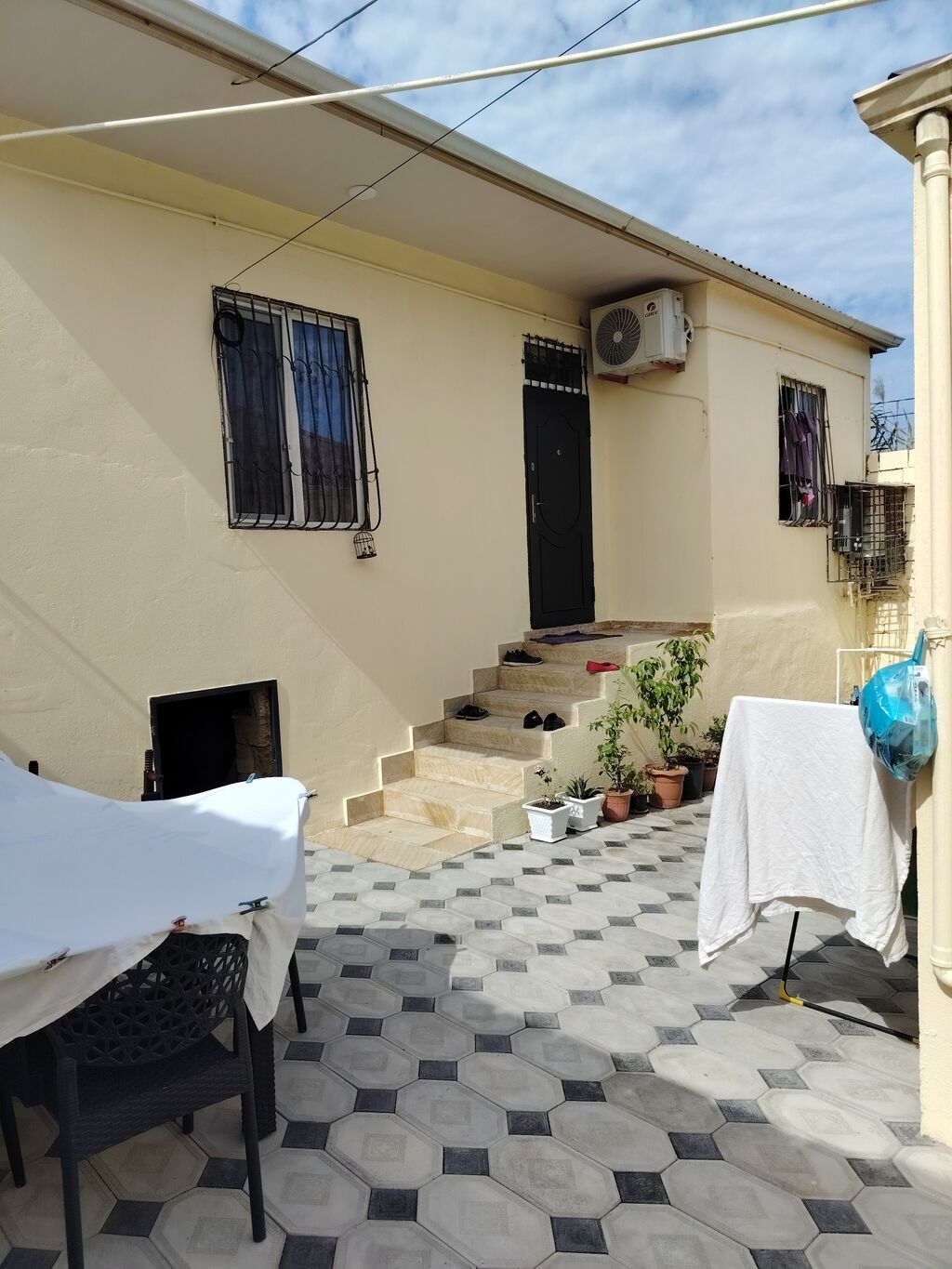 Binəqədi Rayon 41 yolunda 3 otaq remontlu evimi satiram yol qraqi əla
