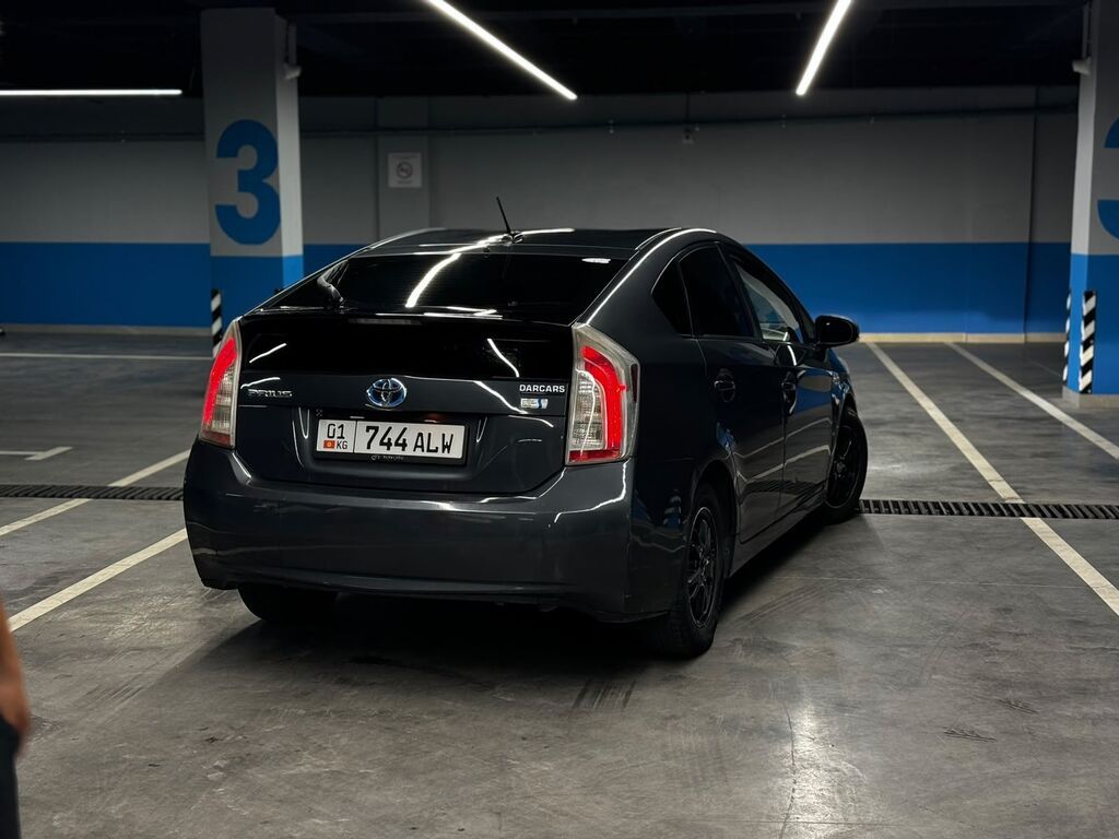 Toyota Prius: 2013 г., 1.8 л, Вариатор, Гибрид, Хэтчбэк: фото 3