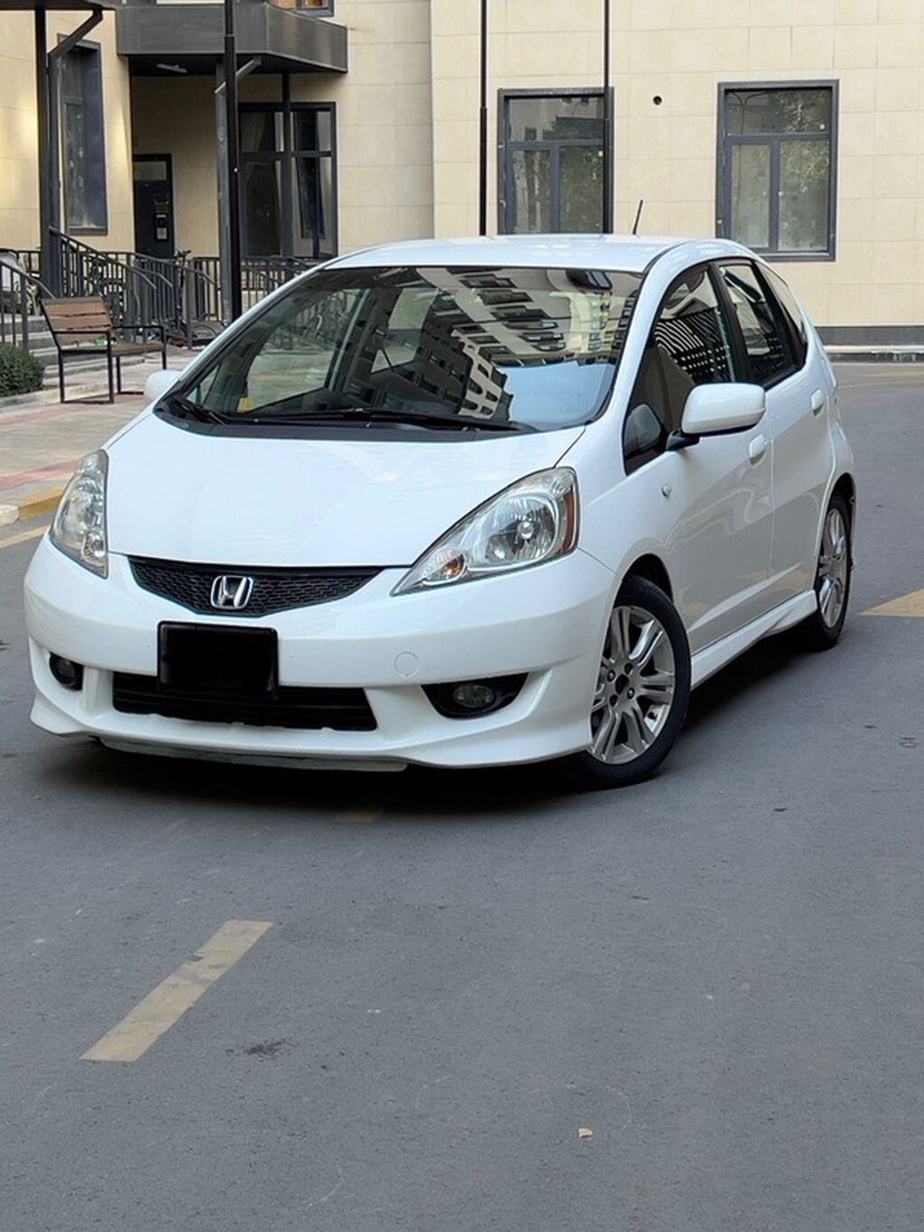 Honda Fit: 2011 г., 1.5 л, Вариатор, Бензин, Хэтчбэк: фото 2