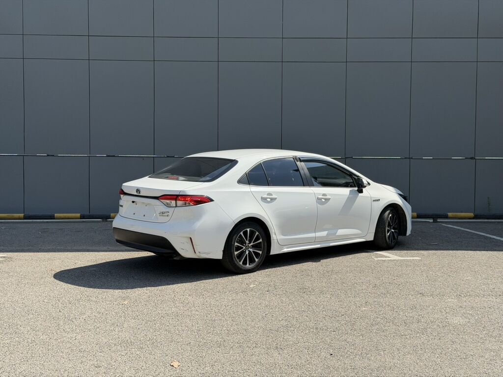 Toyota Corolla: 2023 г., 1.8 л, Вариатор, Гибрид, Седан: фото 3