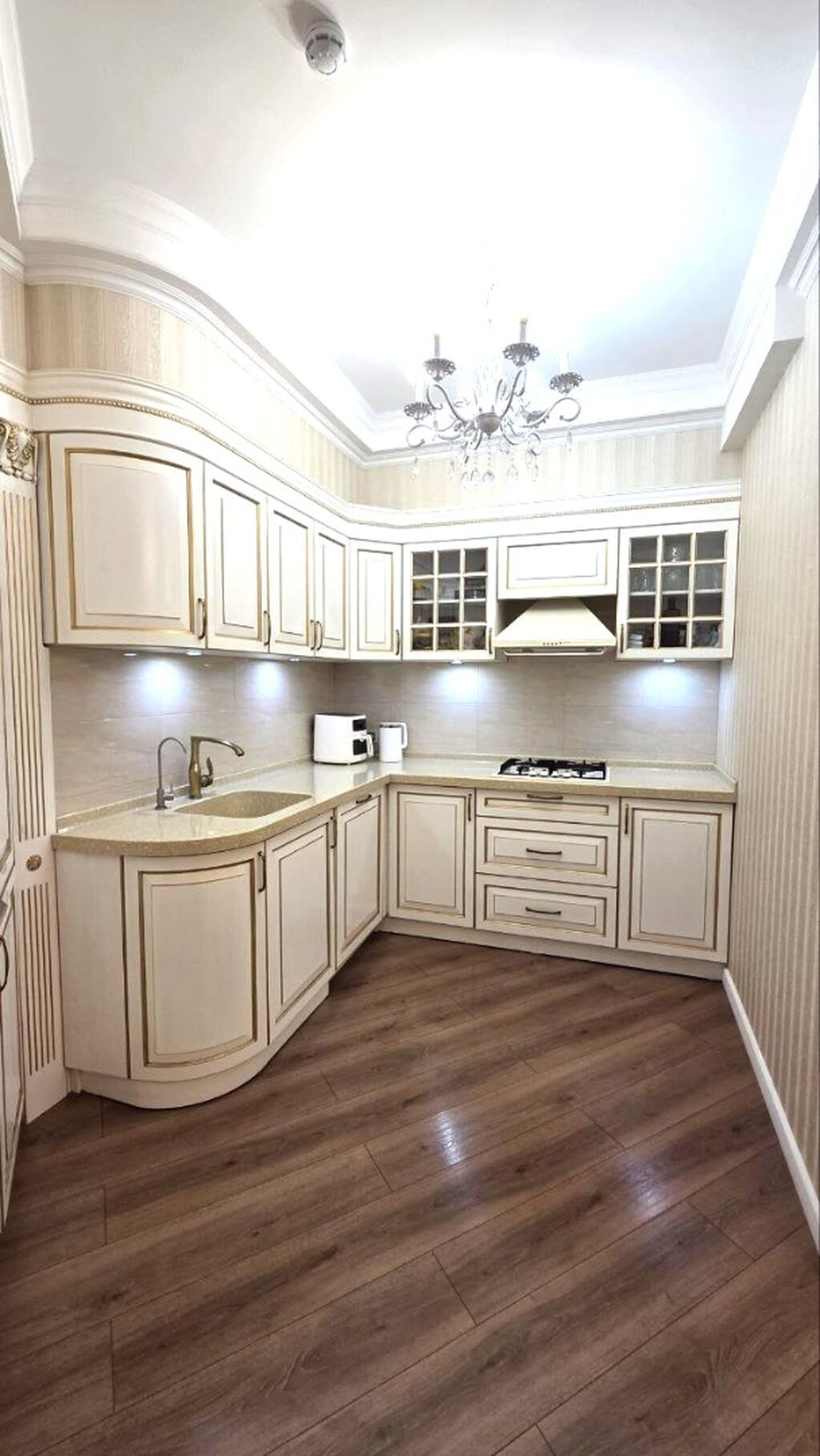 4 комнаты, 130 м², 7 мкр Элитка, 9 этаж, Евроремонт: фото 3