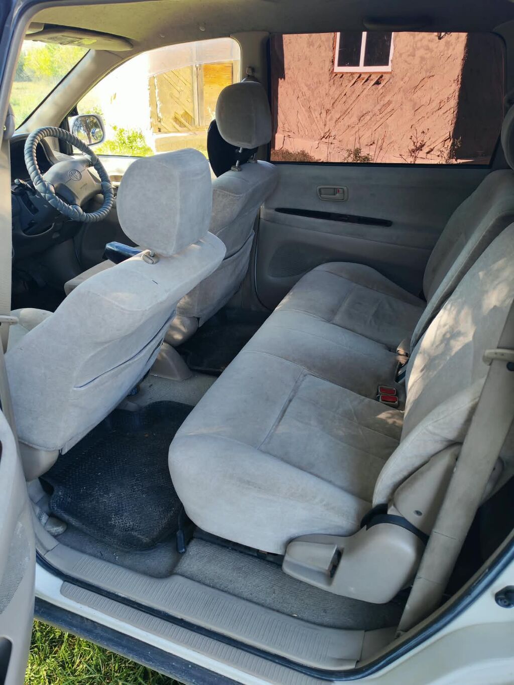 Toyota Ipsum: 2000 г., 2 л, Автомат, Газ, Минивэн: фото 4