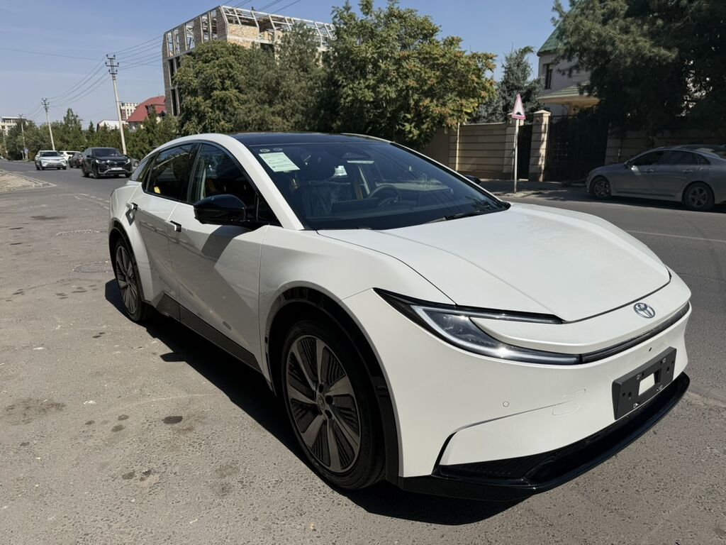 Toyota bZ5: 2026 г., Электромобиль: фото 2