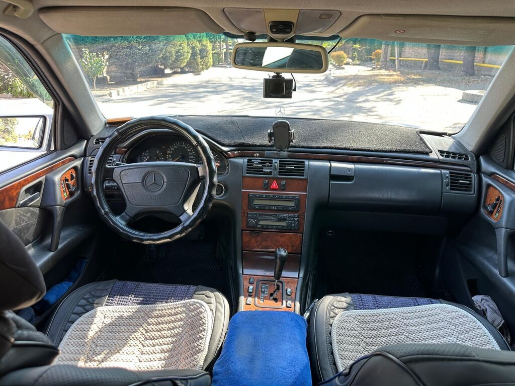 Mercedes-Benz E-Class: 1998 г., 3.2 л, Автомат, Бензин, Седан: фото 8